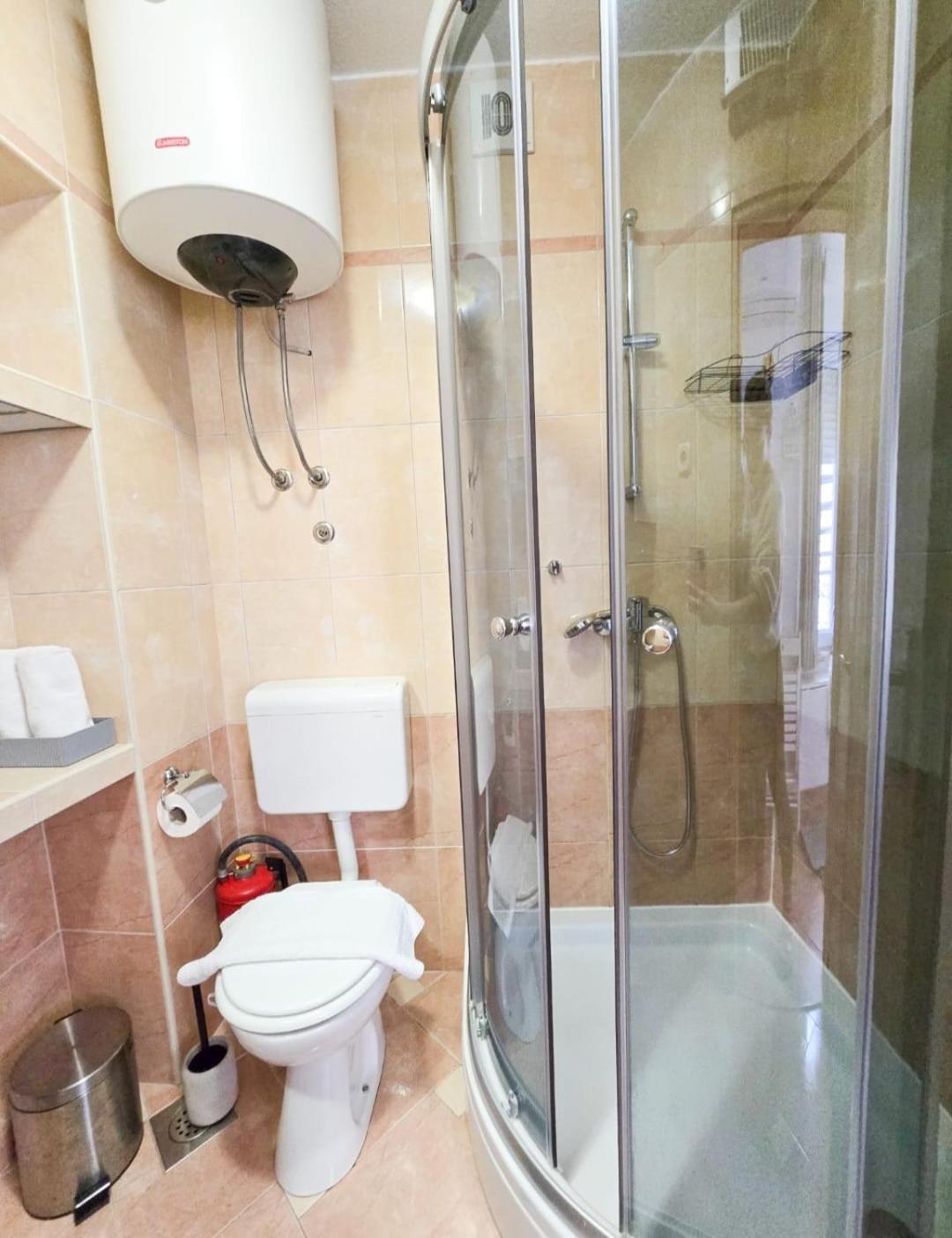 Private Bedroom With Bathroom Baška Voda Buitenkant foto