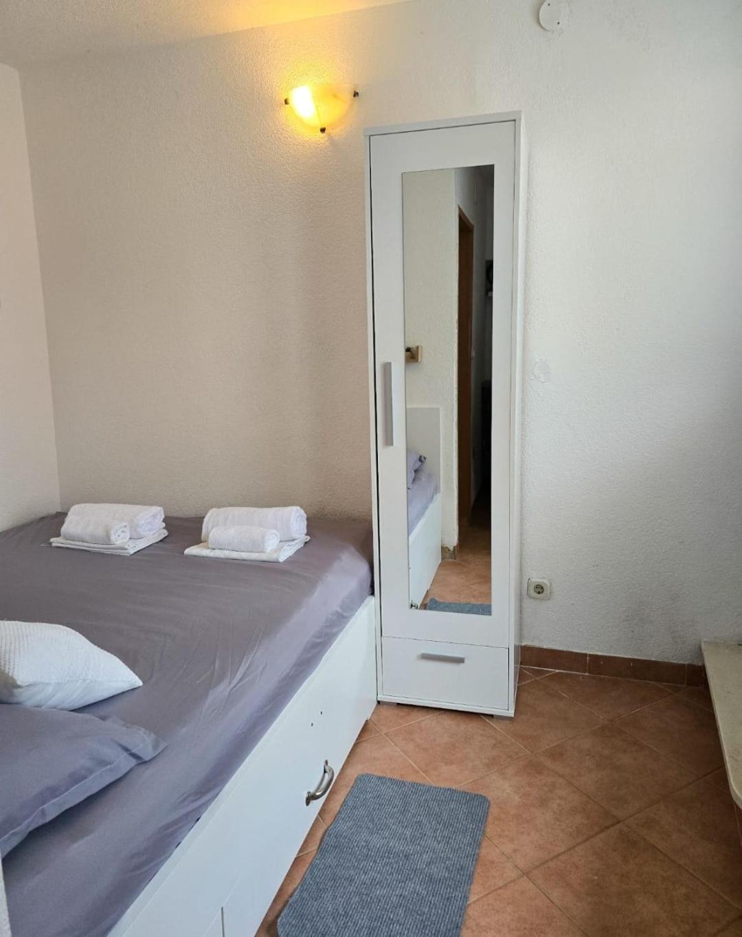 Private Bedroom With Bathroom Baška Voda Buitenkant foto